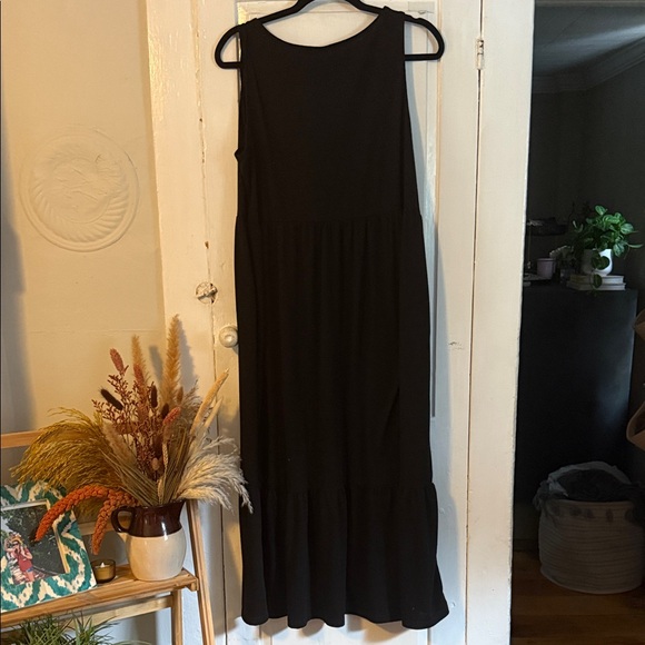 Black Sleeveless Maxi Dress - Picture 4 of 4